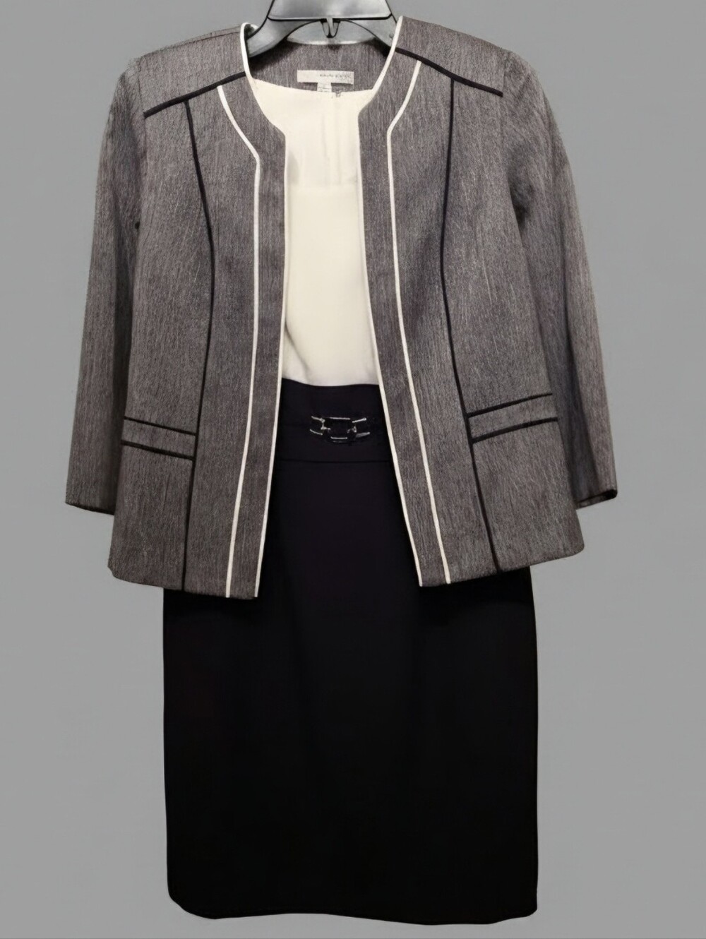 New with tags, Studio One New York 2-piece dress suit. Size 6
